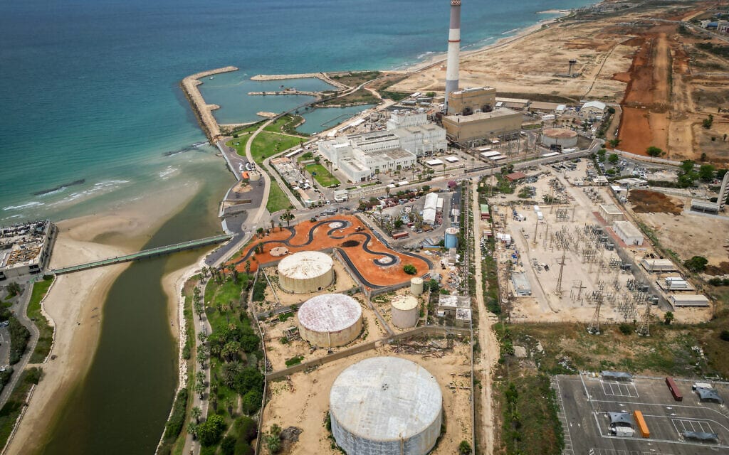מבט מהאוויר על אזור תחנת הכוח רידינג בתל אביב, 9 ביוני 2023 (צילום: עומר פיכמן/פלאש90)