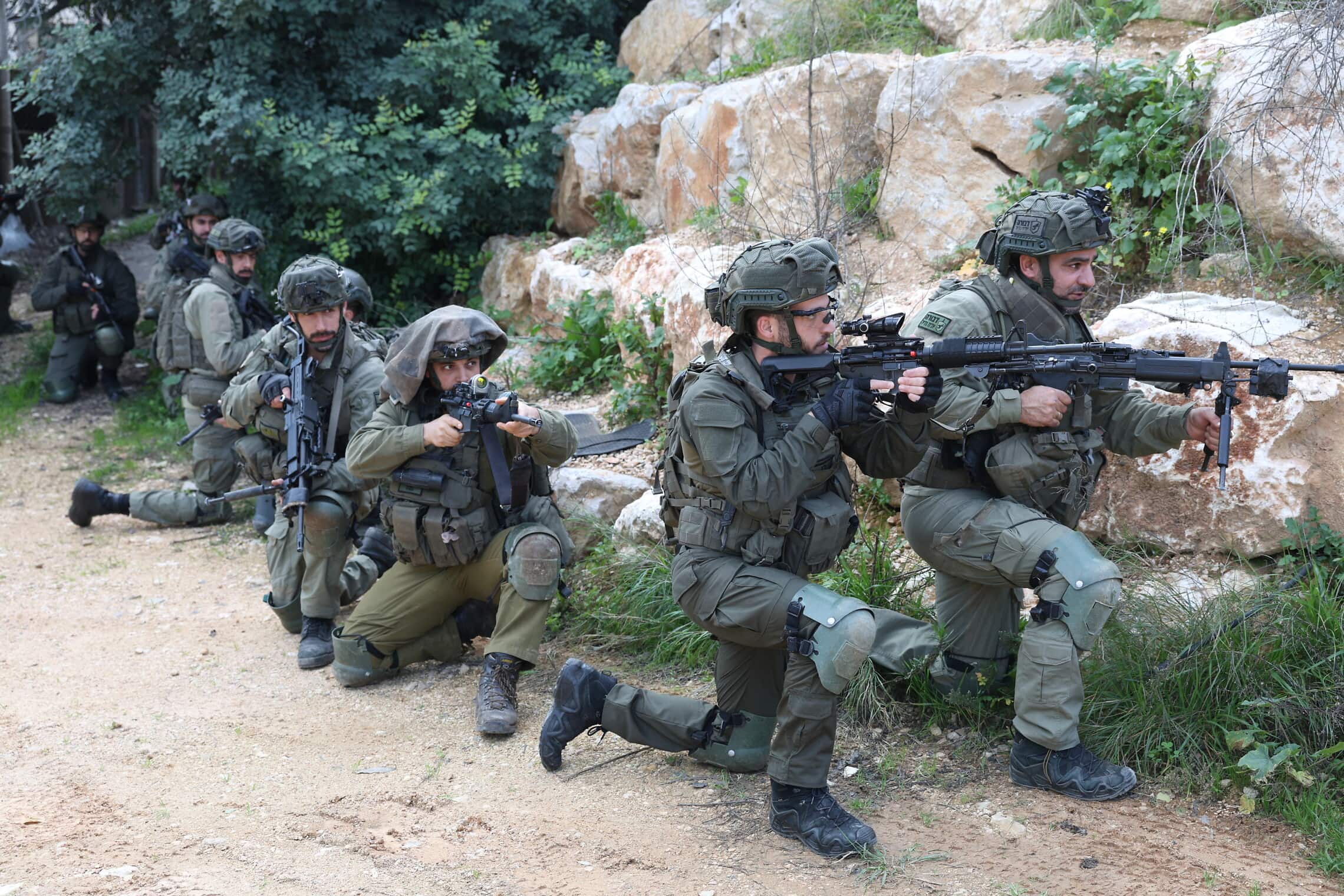 חיילי מילואים מיחידת דבורה באימון בגבול לבנון. 11 בפברואר 2024 (צילום: David Cohen/Flash90)