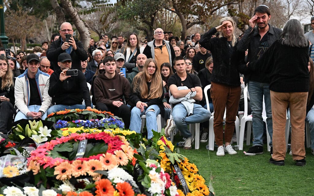 הלווייתו של עדי אלדור בבית העלמין הצבאי בחיפה, 12 בפברואר 2024 (צילום: פלאש90)