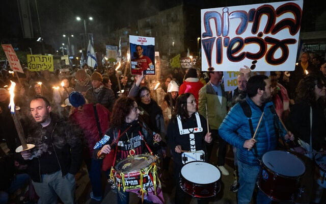 הפגנה לשחרור החטופים ונגד מדיניות הממשלה, פברואר 2024 (צילום: Yonatan Sindel/Flash90)