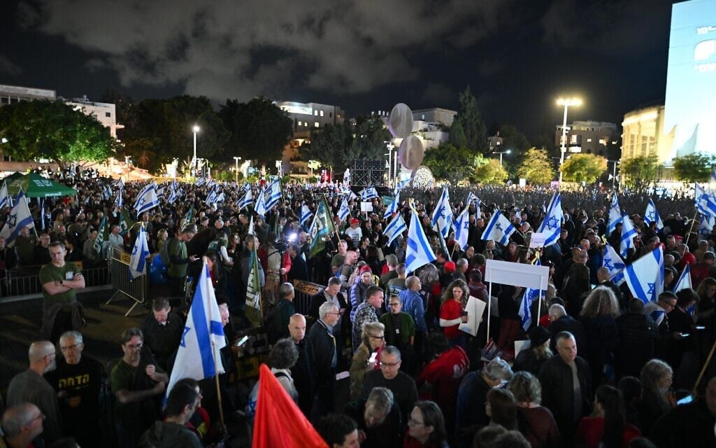 אלפים בעצרת למען השוויון בנטל בתל אביב, 14 במרץ 2024 (צילום: אלעד גוטמן)