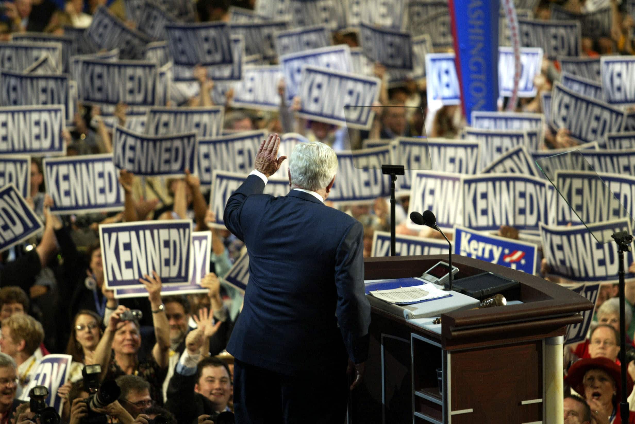 טד קנדי נואם בוועדה הדמוקרטית הלאומית בבוסטון, 27 ביולי 2004 (צילום: TIMOTHY A. CLARY / AFP)