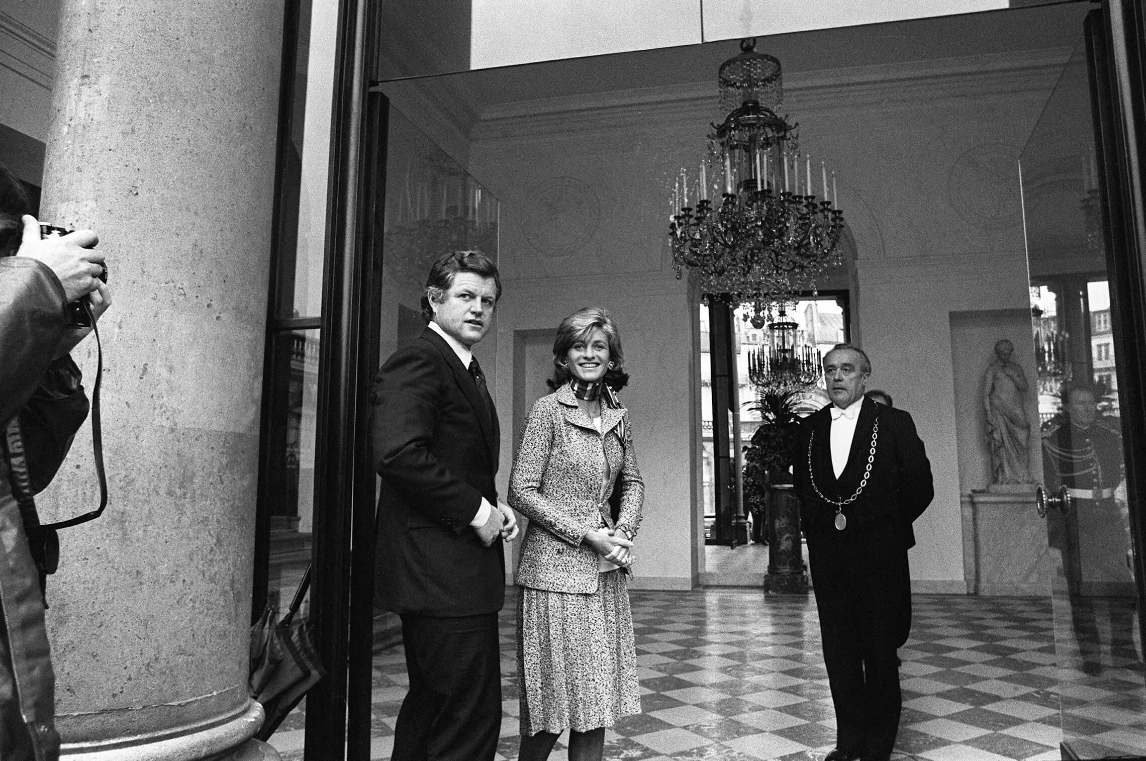 טד קנדי וג&#039;ין קנדי סמית&#039; בפריז, 14 בנובמבר 1974 (צילום: AFP)
