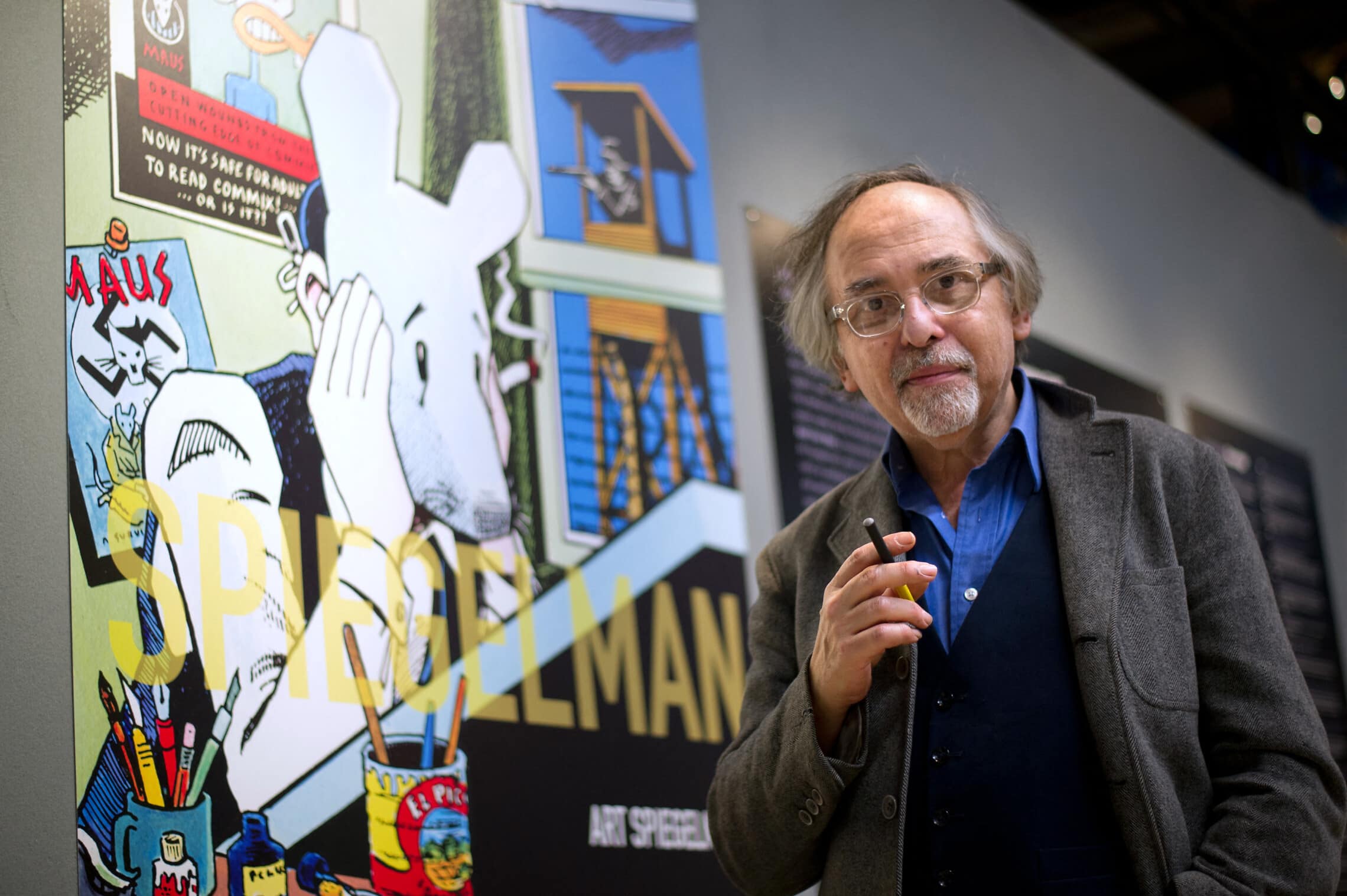 אומן הקומיקס ארט ספיגלמן בתערוכה המציגה את יצירותיו בפריז, 20 במרץ 2012 (צילום: BERTRAND LANGLOIS / AFP)