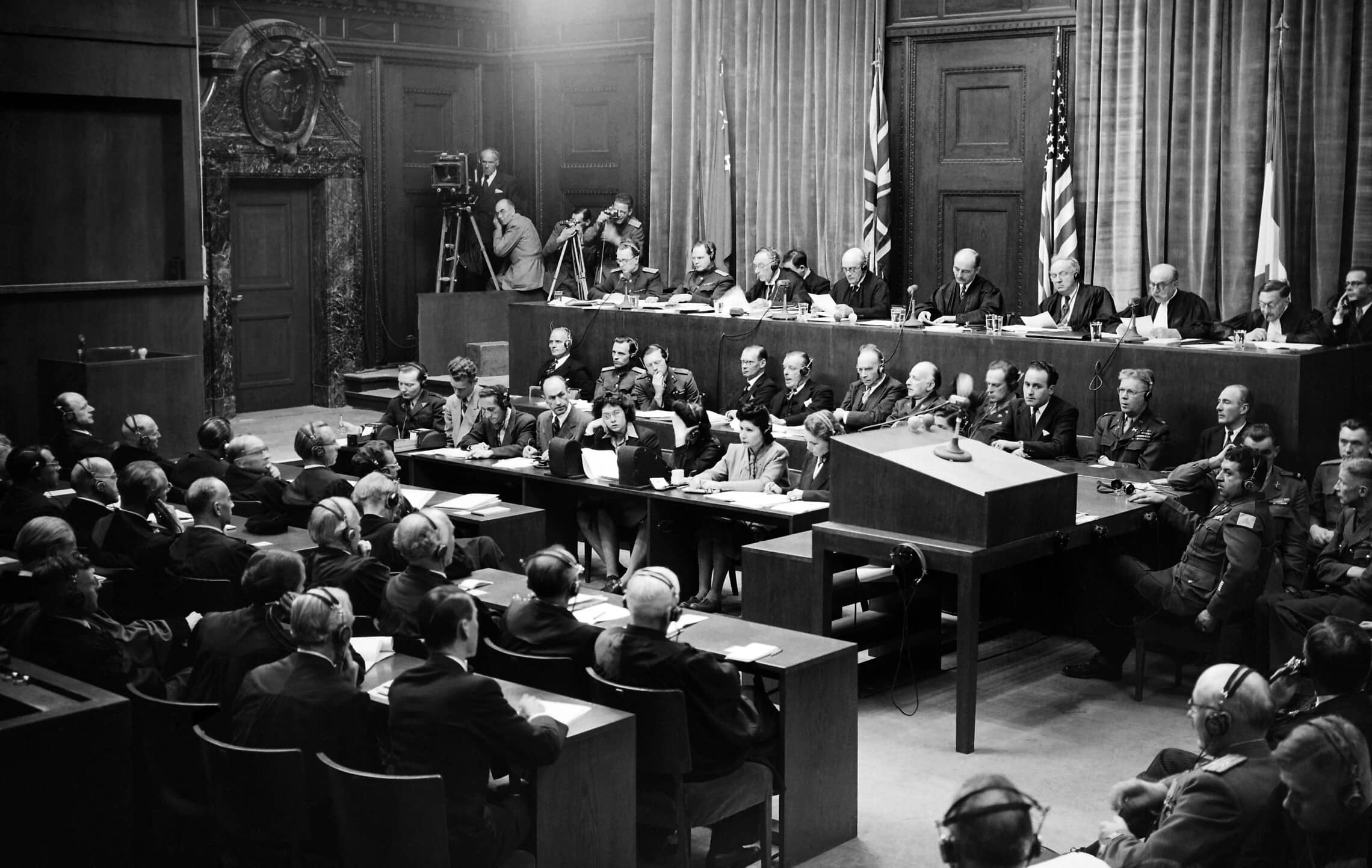 ספסל השופטים בבית המשפט הצבאי הבינלאומי בנירנברג (IMT) בספטמבר 1946, במהלך משפט פשעי המלחמה של מנהיגים נאצים במהלך מלחמת העולם השנייה (צילום: AFP)