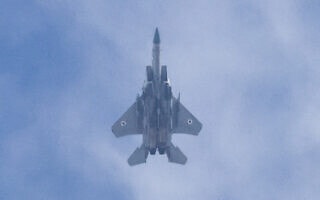 מטוס F-15 ישראלי באזור הגבול עם עזה, 27 באוקטובר 2023 (צילום: Jack Guez / AFP)
