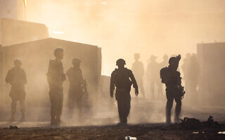 חיילים באזור מעבר ארז, 29 בפברואר 2024 (צילום: Oren ZIV / AFP)