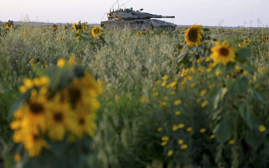 טנק של צה"ל בקרבת הגבול בין ישראל לרצועת עזה, 6 במרץ 2024 (צילום: JACK GUEZ / AFP)