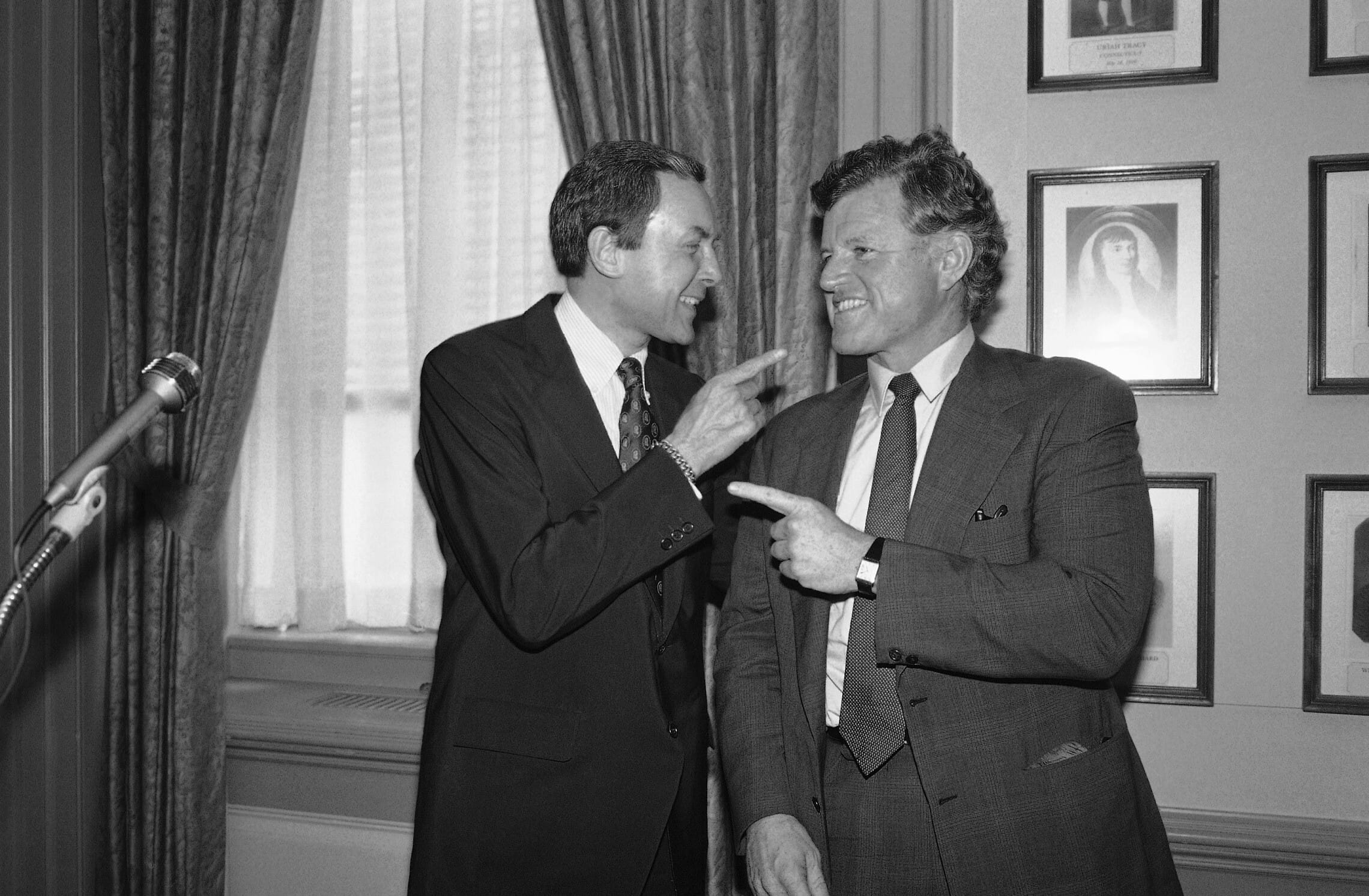 הסאנטורים אורין האץ&#039; וטד קנדי, 11 ביוני 1981 (צילום: AP Photo/John Duricka)