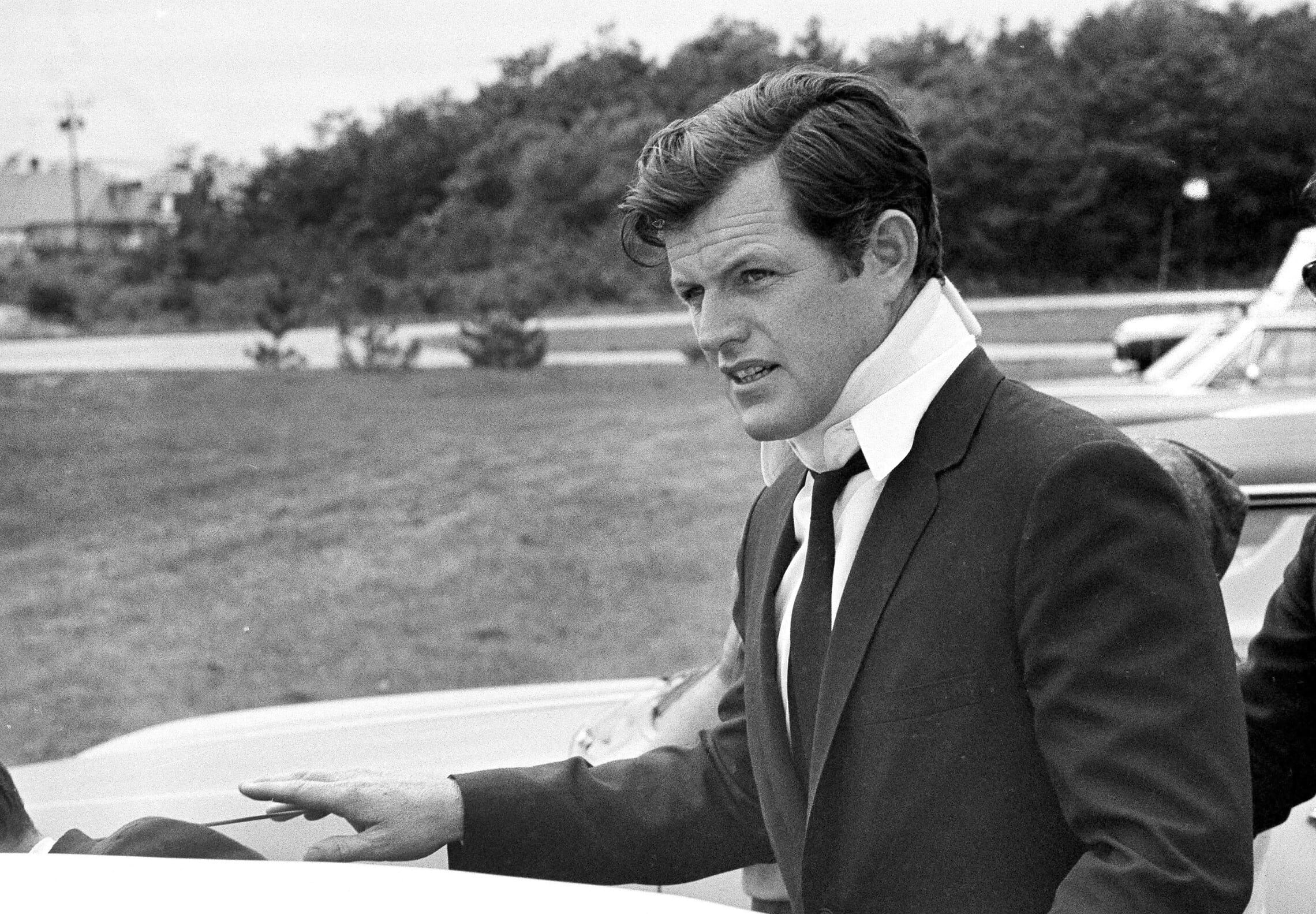 טד קנדי אחרי הלוויית מרי ג&#039;ו קופצ&#039;נה בפנסילבניה, 22 ביולי 1969 (צילום: AP Photo/Frank C. Curtin)