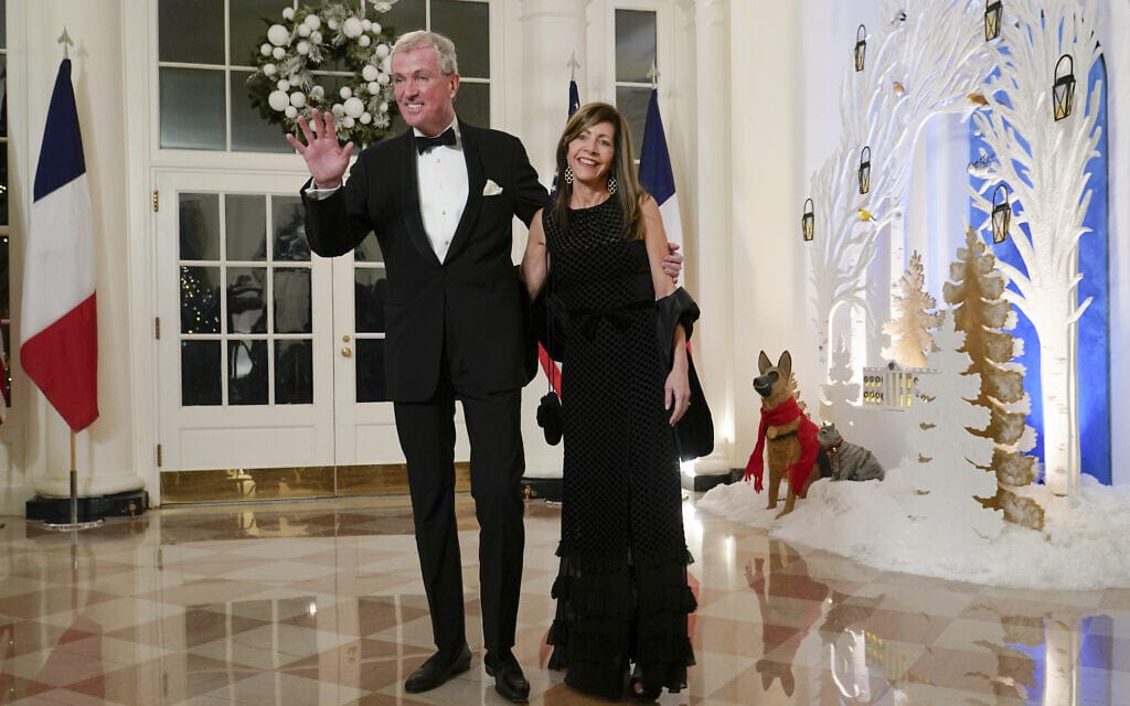 מושל ניו ג&#039;רזי פיל מרפי ואישתו תמי מרפי בדצמבר 2022 (צילום: AP Photo/Susan Walsh)