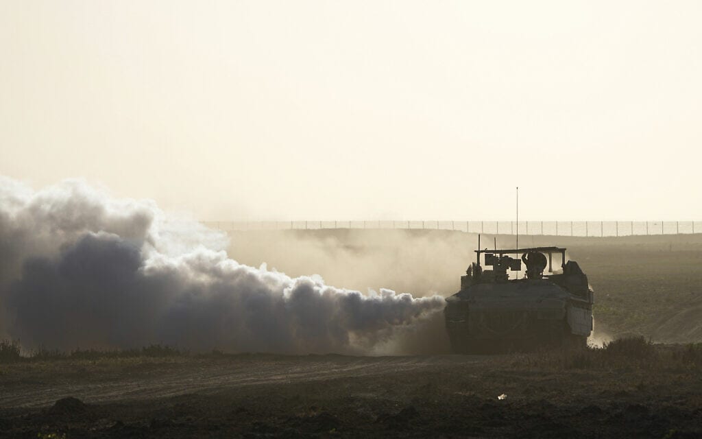 כוח של צה"ל בדרום הארץ, בקרבת הגבול עם רצועת עזה, 7 באוקטובר 2024 (צילום: AP Photo/Ohad Zwigenberg)