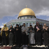 פלסטיניות בתפילת יום שישי במהלך רמדאן בהר הבית, 22 במרץ 2024