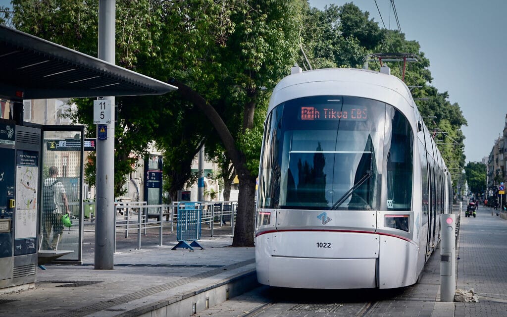 הרכבת הקלה בתל אביב בנסיעת המבחן, 16 באוגוסט 2023 (צילום: Avshalom Sassoni/Flash90) הרכבת הקלה בתל אביב בנסיעת המבחן, 16 באוגוסט 2023 (צילום: Avshalom Sassoni/Flash90)