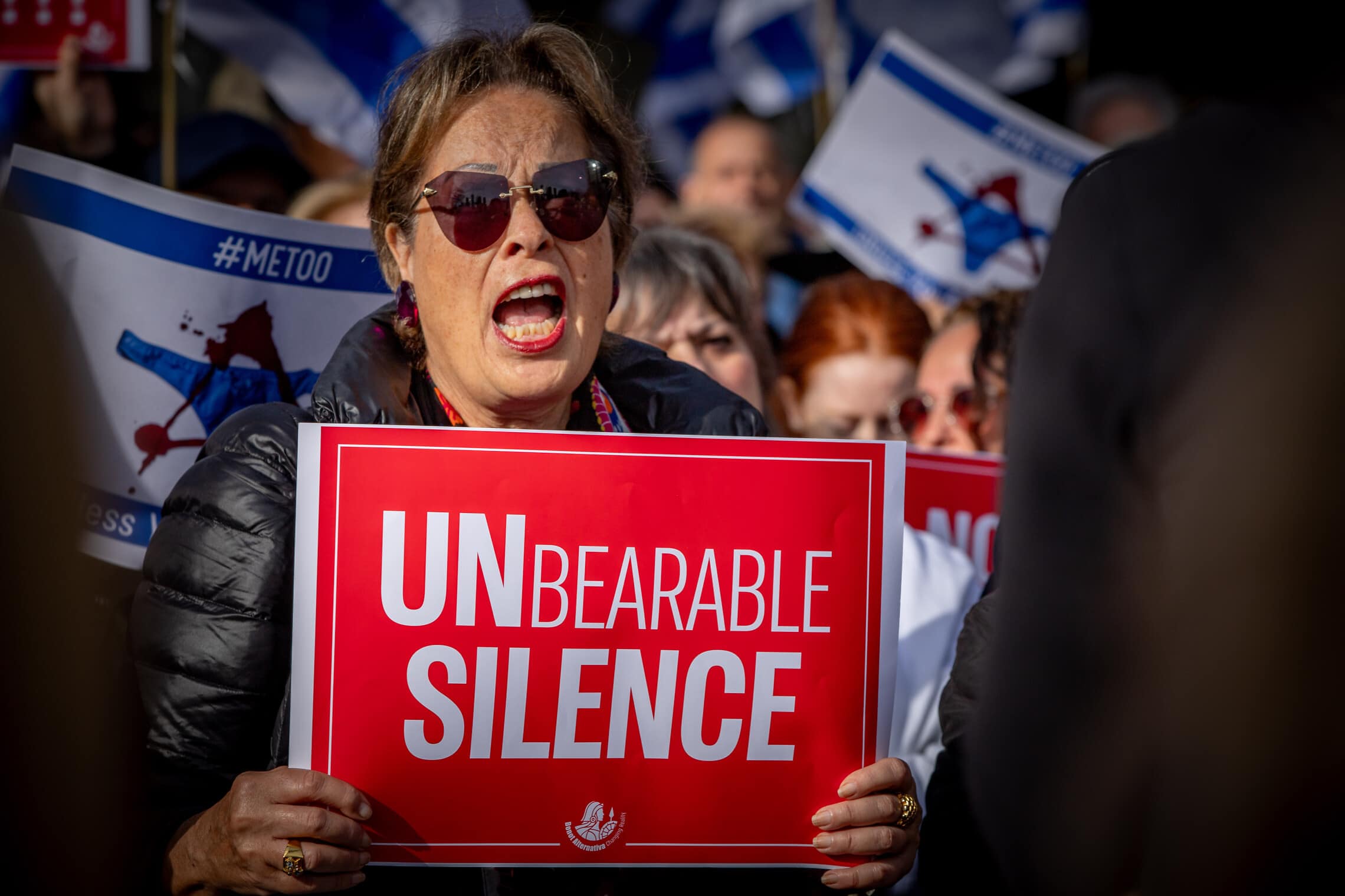 הפגנה בניו יורק מחוץ למטה האו&quot;ם בעקבות השתיקה על פשעי המין של חמאס, 4 בדצמבר 2023 (צילום: יעקב בנימין/פלאש90)