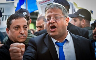 השר לביטחון לאומי איתמר בן גביר מגיע לקלפי בתל אביב ביום הבחירות לרשויות המקומיות, 27 בפברואר 2024 (צילום: אבשלום ששוני/פלאש90) השר לביטחון לאומי איתמר בן גביר מגיע לקלפי בתל אביב ביום הבחירות לרשויות המקומיות, 27 בפברואר 2024 (צילום: אבשלום ששוני/פלאש90)