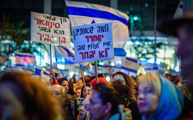 מפגינים בדרישה לבחירות עכשיו בתל אביב, 2 במרץ 2024 (צילום: אבשלום ששוני/פלאש90)