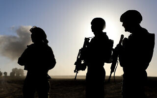 חיילי צה"ל על גבול רצועת עזה, 4 במרץ 2024 (צילום: Jamal Awad/Flash90)