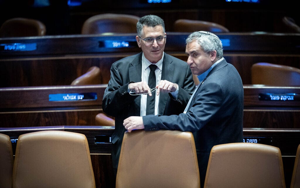 זאב אלקין וגדעון סער בדיון על תקציב המדינה במליאת הכנסת, 13 במרץ 2024 (צילום: יונתן זינדל/פלאש90)