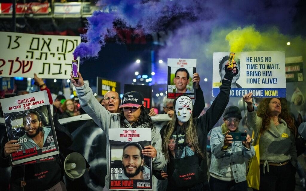 הפגנה בתל אביב בקריאה לשחרור חטופים והקדמת הבחירות, 23 במרץ 2024 (צילום: Erik Marmor/Flash90)