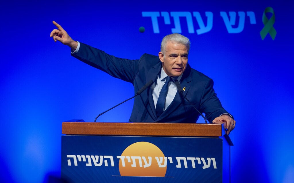 יאיר לפיד נואם אחרי שנבחר ליו&quot;ר יש עתיד בוועידת המפלגה בתל אביב, 28 במרץ 2024 (צילום: פלאש90)