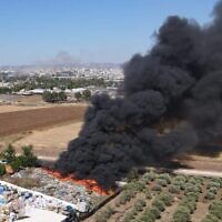 עשן מיתמר בעקבות שרפת פסולת (צילום: באדיבות אזרחים למען אוויר נקי) עשן מיתמר בעקבות שרפת פסולת (צילום: באדיבות אזרחים למען אוויר נקי)