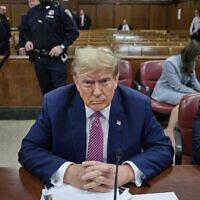 דונלד טראמפ על ספסל הנאשמים בבית המשפט בניו יורק, 18 באפריל 2024 (צילום: Curtis Means/Pool Photo via AP)