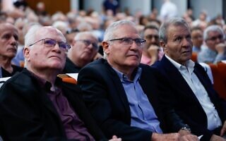 אלוף בדימוס עמוס ידלין, לשעבר ראש אגף המודיעין, אלוף בדימוס עמוס גלעד, לשעבר ראש האגף הביטחוני-מדיני במשרד הביטחון וראש חטיבת המחקר באמ"ן והשר לשעבר מאיר שטרית, בכנס, אפריל 2024 (צילום: דורון סיתהכל) אלוף בדימוס עמוס ידלין, לשעבר ראש אגף המודיעין, אלוף בדימוס עמוס גלעד, לשעבר ראש האגף הביטחוני-מדיני במשרד הביטחון וראש חטיבת המחקר באמ"ן והשר לשעבר מאיר שטרית, בכנס, אפריל 2024 (צילום: דורון סיתהכל)