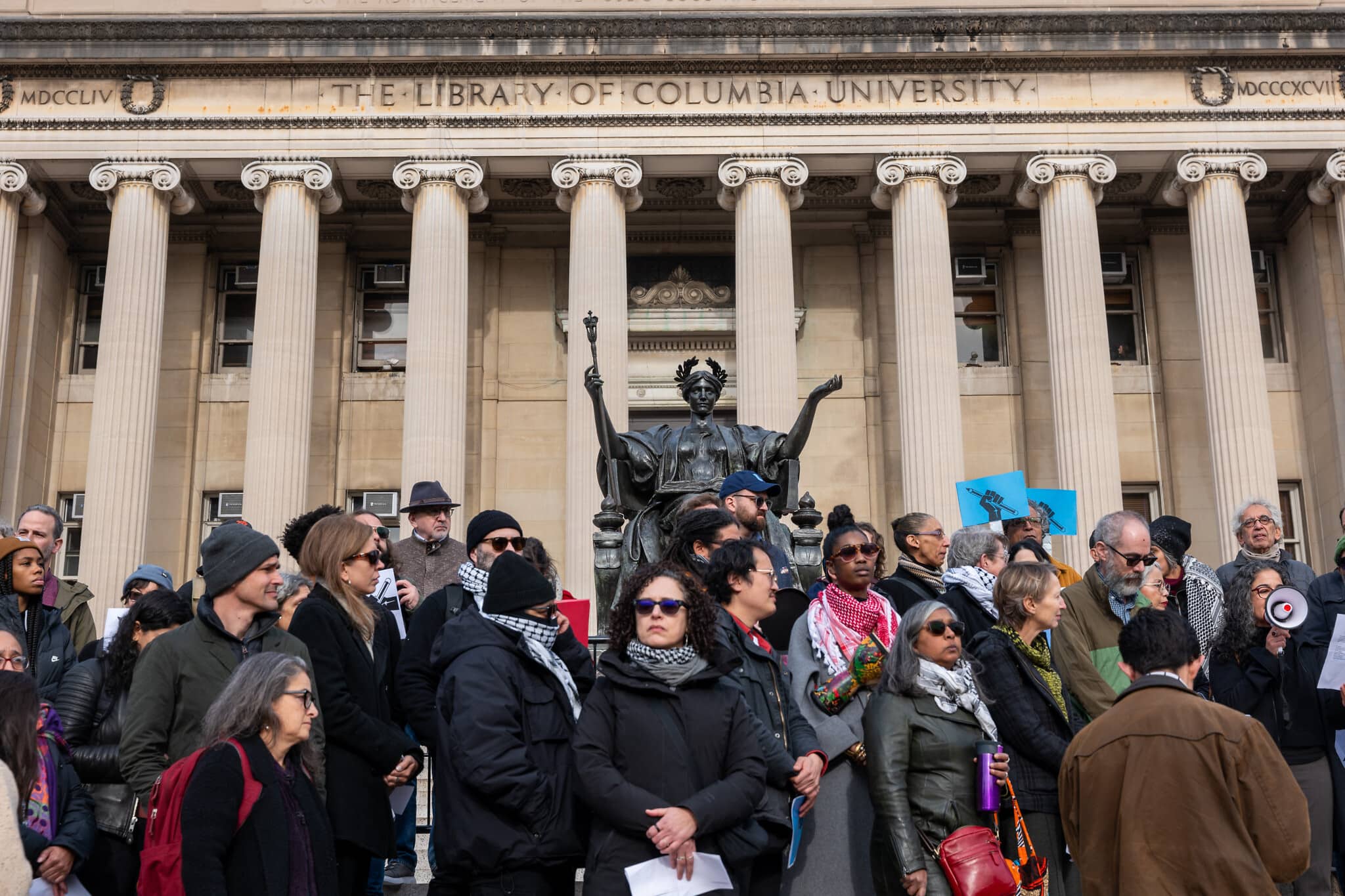 חברי סגל באוניברסיטת קולומביה בהפגנת תמיכה בפלסטינים ולמען חופש הביטוי בקמפוס בניו יורק, 15 בנובמבר 2023 (צילום: SPENCER PLATT / GETTY IMAGES NORTH AMERICA via AFP)