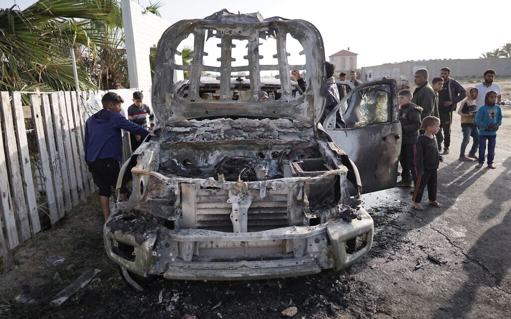 הרכב של ארגון המטבח העולמי המרכזי לאחר שהותקף ברצועת עזה, 2 באפריל 2024 (צילום: AFP)