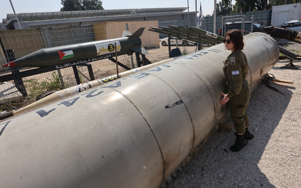 טיל בליסטי איראני שנפל בישראל, 16 באפריל 2024 (צילום: GIL COHEN-MAGEN / AFP)