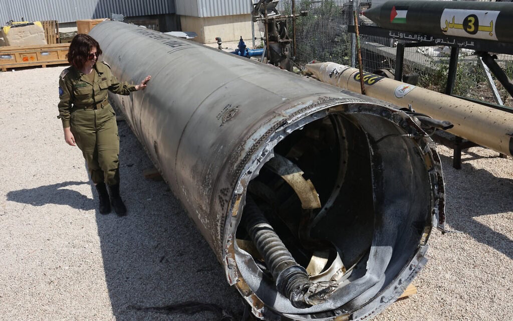 טיל בליסטי איראני שנפל בישראל, 16 באפריל 2024 (צילום: GIL COHEN-MAGEN / AFP)