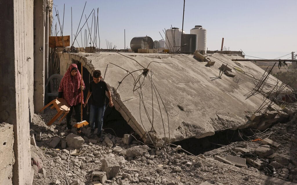 בית ביישוב הפלסטיני בני נעים, שכוחות הביטחון הרסו, כי בעליו ביצעו את הפיגוע ברעננה שבו נרצחה אזרחית ונפצעו למעלה מעשרה, 17 באפריל 2024 (צילום: HAZEM BADER / AFP)
