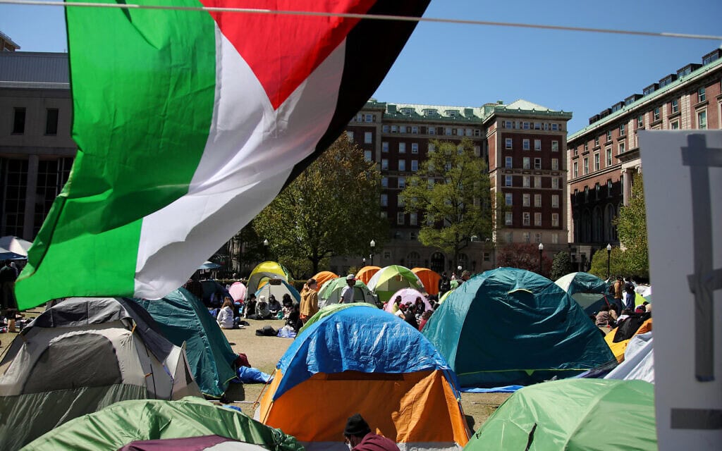 מאהל מחאה נגד ישראל בקמפוס של אוניברסיטת קולומביה בניו יורק ב-25 באפריל, 2024 (צילום: Leonardo Munoz / AFP)