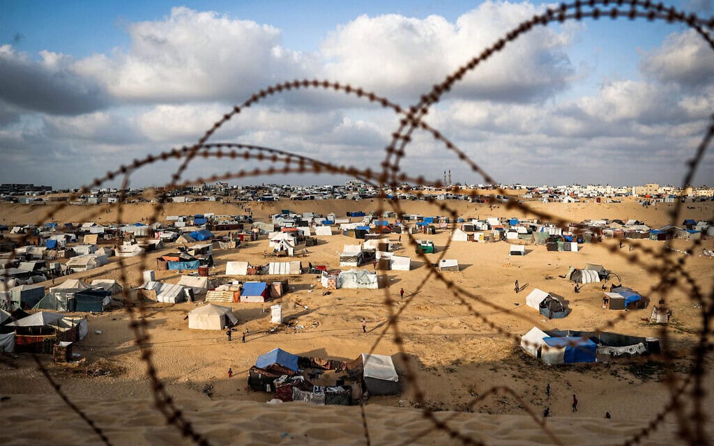 מחנה אוהלים של עקורים פלסטיניים ברפיח, 30 באפריל 2024 (צילום: AFP)