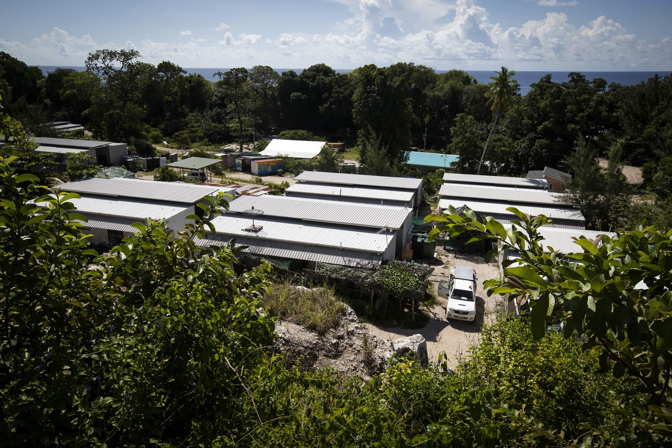 מחנה פליטים אוסטרלים שהוקם במדינת האי נאורו, ספטמבר 2018 (צילום: Jason Oxenham/Pool Photo via AP)