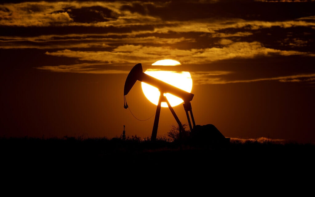 אילוסטרציה: משאבת נפט (צילום: AP Photo/Eric Gay)