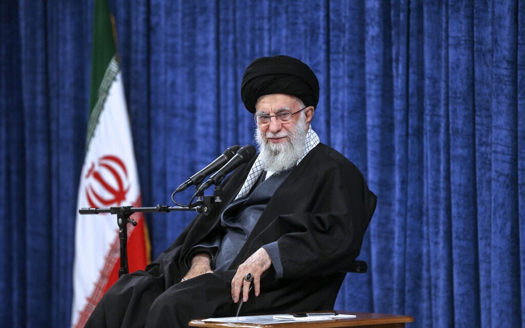 המנהיג העליון של איראן, האייתוללה עלי חמינאי, אפריל 2024 (צילום: Office of the Iranian Supreme Leader via AP)