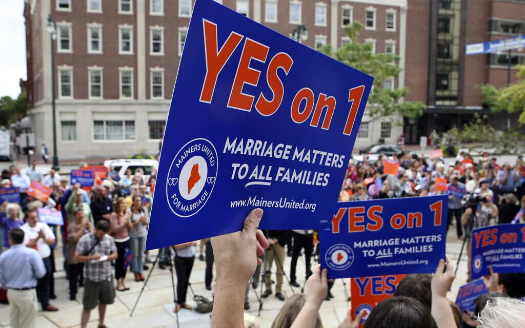 קמפיין לאפשר נישואי להט&quot;בים במשאל העם במדינת מיין ב-2012 (צילום: AP Photo/Joel Page)