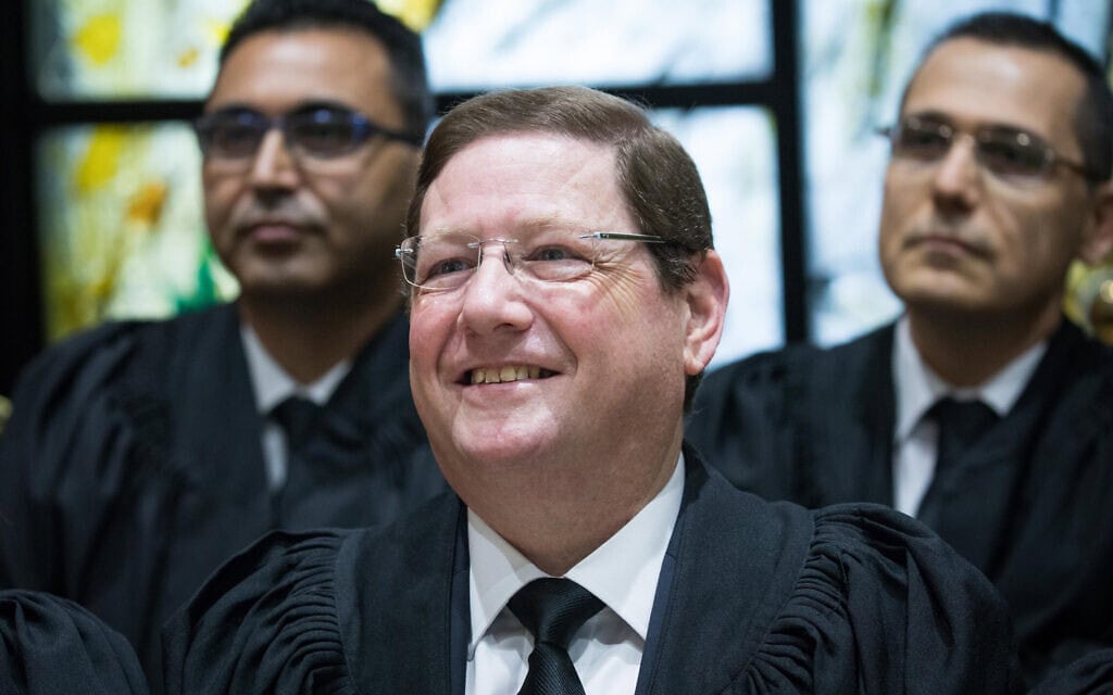 השופט אברהם רובין בעת השבעתו לשופט בבית הנשיא, 20 ביולי 2017 (צילום: יונתן זינדל/פלאש90)