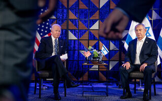 ראש הממשלה בנימין נתניהו ונשיא ארה"ב ג'ו ביידן בתל אביב, 18 באוקטובר 2023 (צילום: מרים אלסטר/פלאש90)