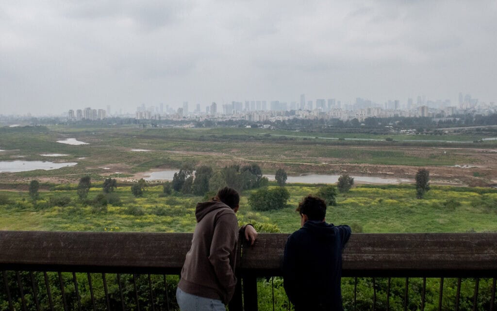 ישראלים מטיילים בפארק אריאל שרון, מרץ 2023 (צילום: נתי שוחט/פלאש90)