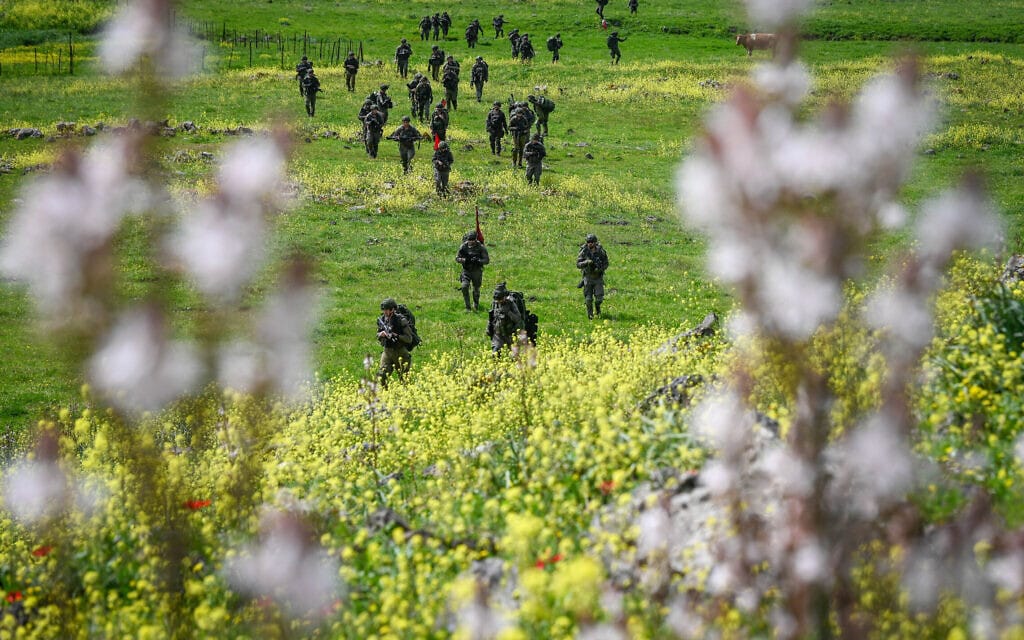 חיילי צה&quot;ל מתאמנים ברמת הגולן, 27 במרץ 2024 (צילום: מיכאל גלעדי/פלאש90)