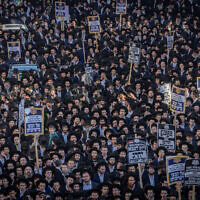 הפגנה נגד גיוס חרדים בירושלים, אפריל 2024 (צילום: חיים גולדברג/פלאש90)