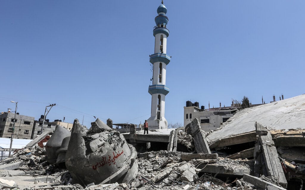 מסגד ברפיח שנהרס בהפצצות חיל האוויר, 12 באפריל 2024 (צילום: Abed Rahim Khatib/Flash90)