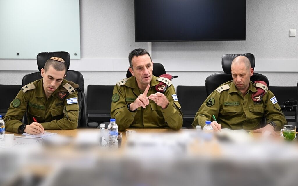 הרמטכ"ל הרצי הלוי בפיקוד דרום. 21 באפריל 2024 (צילום: דובר צה"ל) הרמטכ"ל הרצי הלוי בפיקוד דרום. 21 באפריל 2024 (צילום: דובר צה"ל)