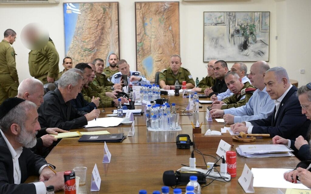 הקבינט לניהול המלחמה מתכנס בקריה בתל אביב, 14 באפריל 2024 (צילום: עמוס בן גרשום / לע״מ)