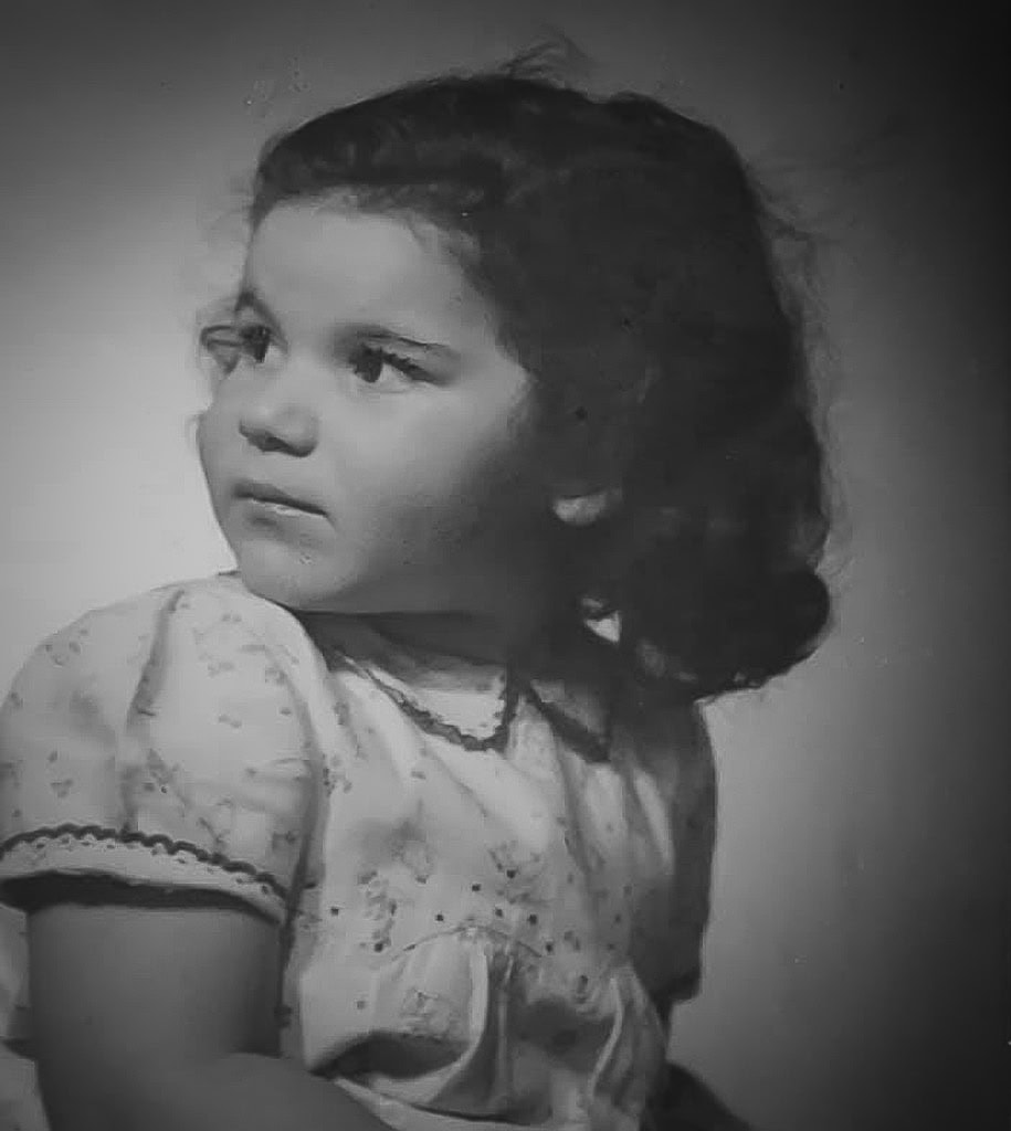 הילדה אליזבט שפיץ &#8211; לימים נעמי לויצקי &#8211; בגיל הרך (צילום: אוסף התמונות של נעמי לויצקי)
