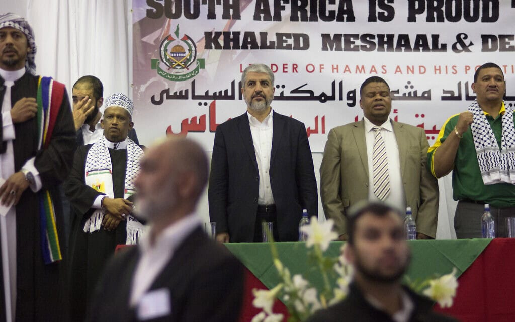מנהיג חמאס חאלד משעל בעצרת לכבודו שערכה ממשלת דרום אפריקה בקייפ טאון, 21 באוקטובר 2015 (צילום: RODGER BOSCH / AFP)