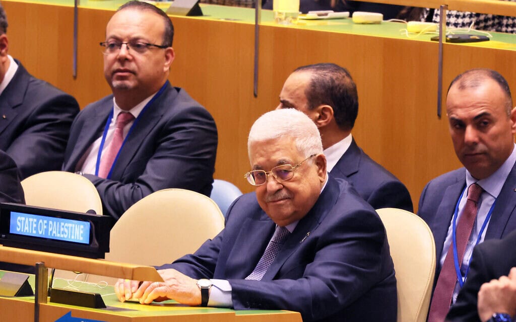 נשיא הרשות הפלסטינית, מחמוד עבאס (אבו מאזן) באולם העצרת הכללית של האו"ם בניו יורק, 15 במאי 2023 (צילום: MICHAEL M. SANTIAGO / GETTY IMAGES NORTH AMERICA / Getty Images via AFP) נשיא הרשות הפלסטינית, מחמוד עבאס (אבו מאזן) באולם העצרת הכללית של האו"ם בניו יורק, 15 במאי 2023 (צילום: MICHAEL M. SANTIAGO / GETTY IMAGES NORTH AMERICA / Getty Images via AFP)
